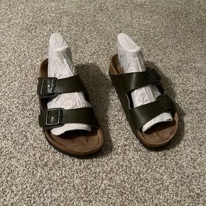 Army Green Women’s Birkenstock Sandals, Size 36 (6-61/2)